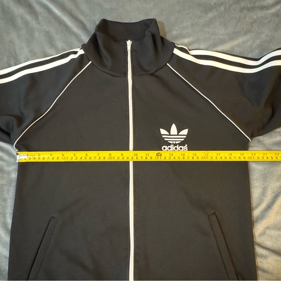 Adidas Black Track Jacket

#1192 - Picture 2 of 9